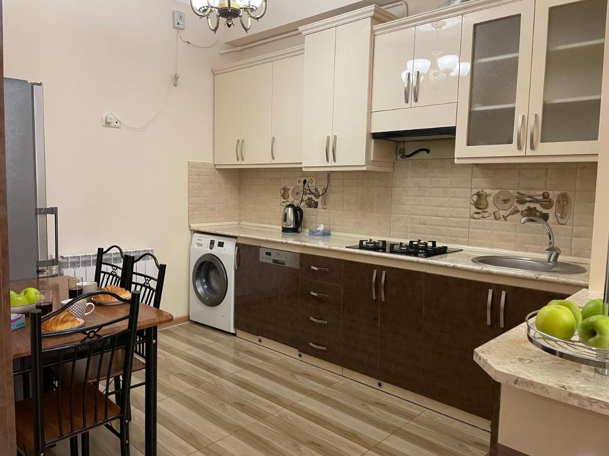 예레반 Superior Apt. With Balcony On Aram Street 아파트 외부 사진