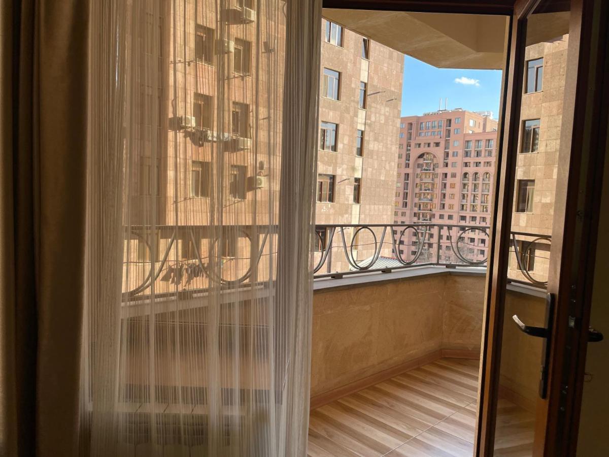 예레반 Superior Apt. With Balcony On Aram Street 아파트 외부 사진