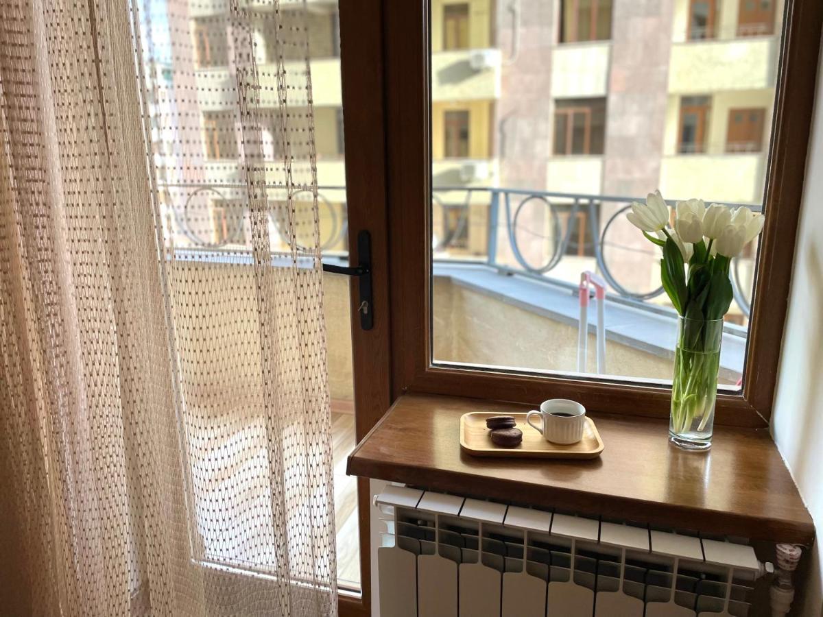 예레반 Superior Apt. With Balcony On Aram Street 아파트 외부 사진