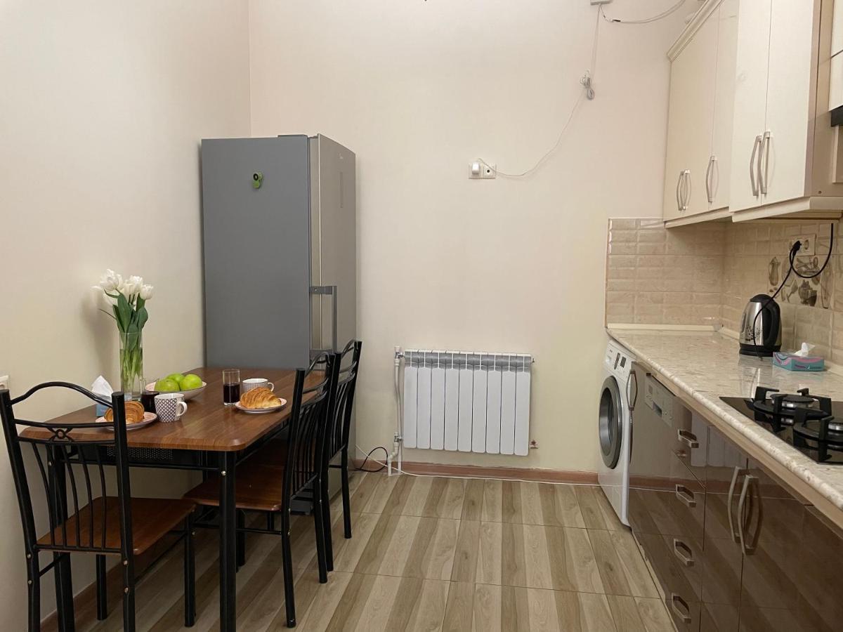 예레반 Superior Apt. With Balcony On Aram Street 아파트 외부 사진