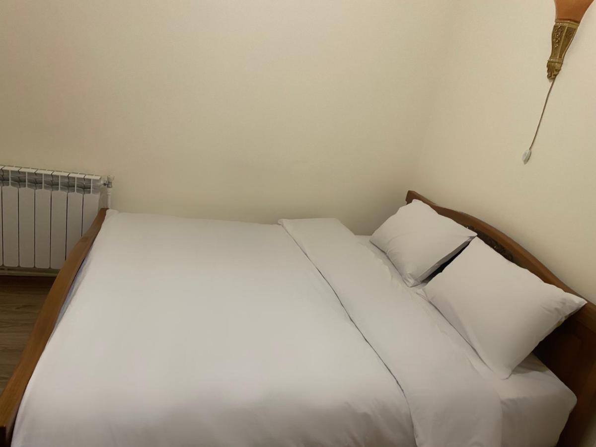 예레반 Superior Apt. With Balcony On Aram Street 아파트 외부 사진